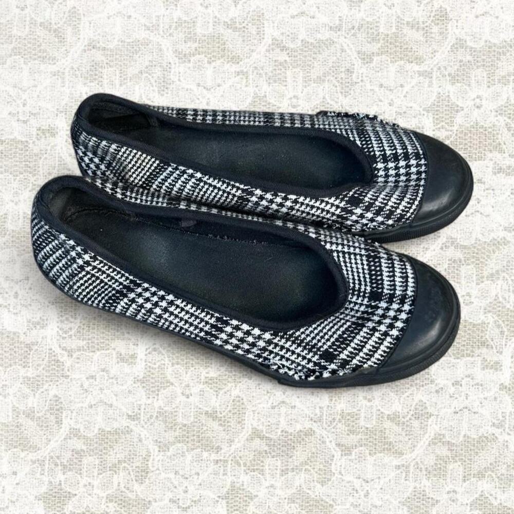 black and white houndstooth pattern flats